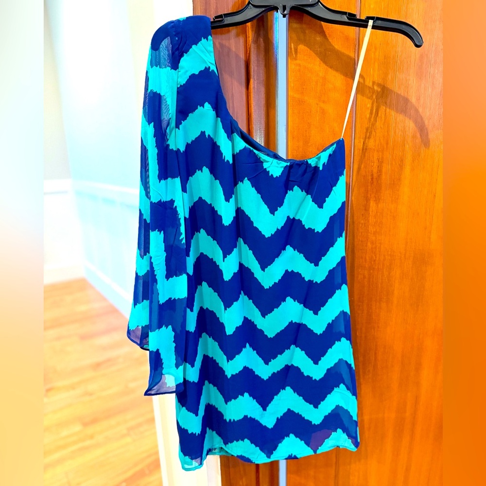 Chevron print, one sleeve mini dress. Size XS